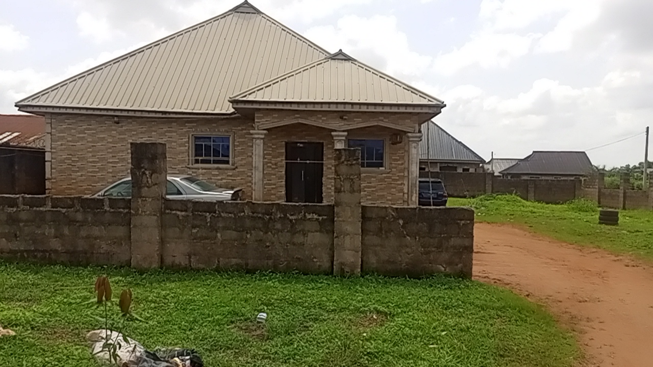 For Sale: Units Of Bedroom Flat at Bypass Road, Benin-Auchi